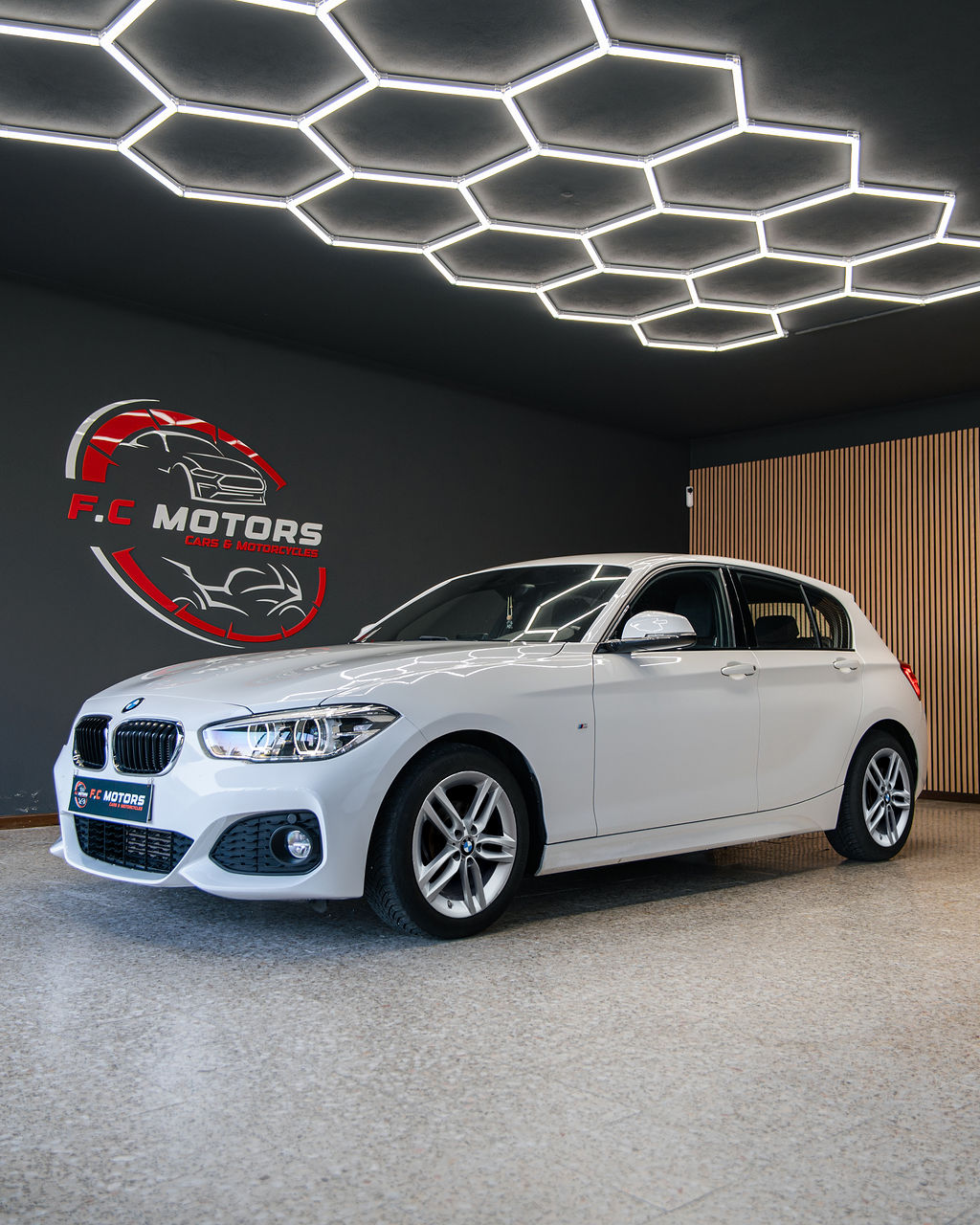 BMW 118i  PACK M - Thumbnail 2