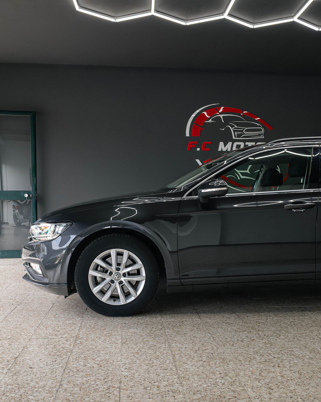 VW Passat - Thumbnail 5