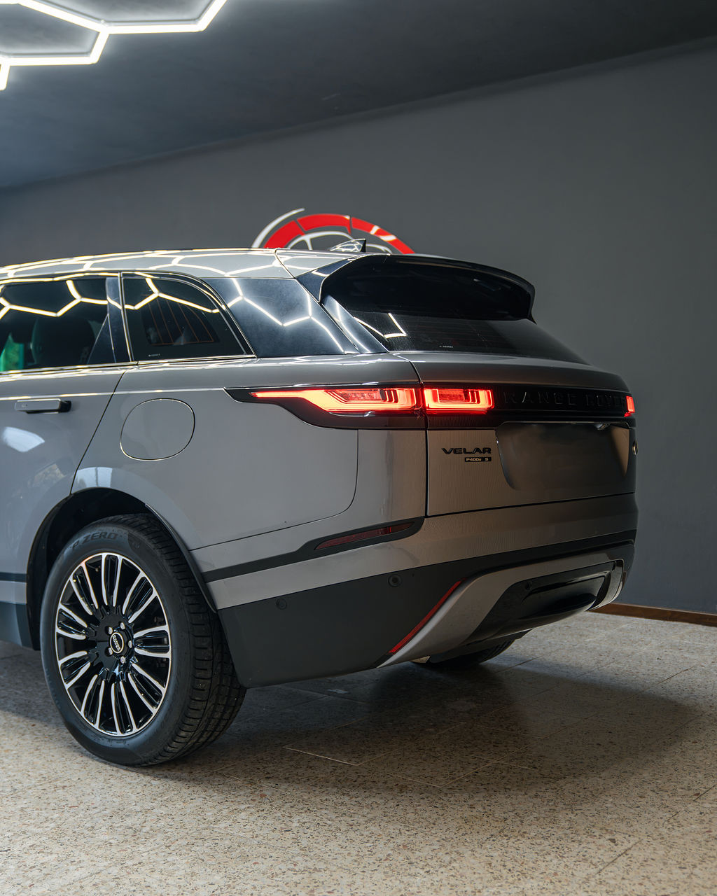 Range Rover Velar - Thumbnail 4
