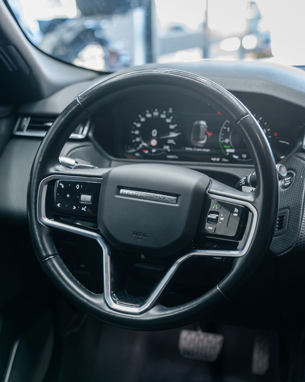 Range Rover Velar - Thumbnail 10