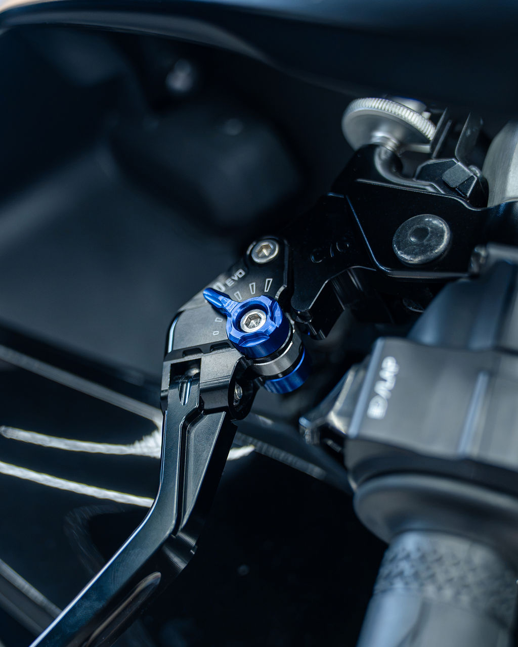 YAMAHA R1  - Thumbnail 6