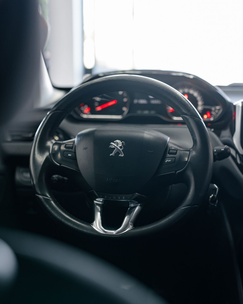 PEUGEOT 208 - Thumbnail 7