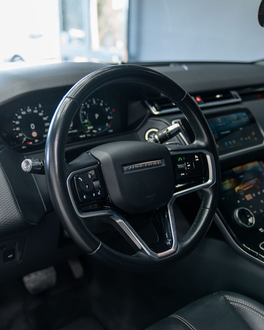 Range Rover Velar - Thumbnail 8