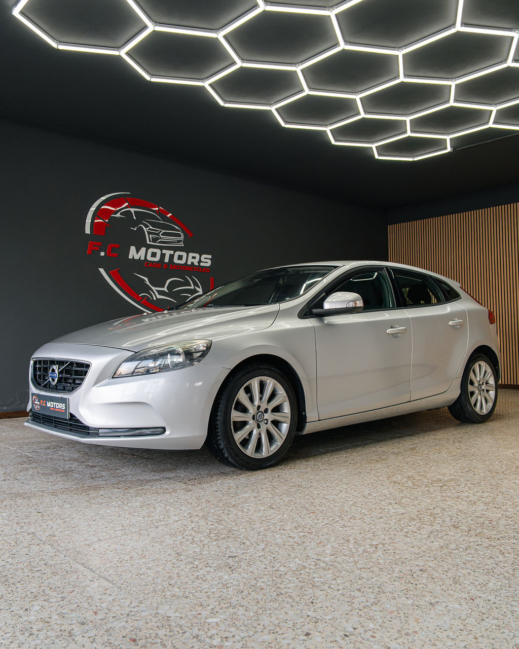 Volvo V40 1.6 D2 - Thumbnail 2