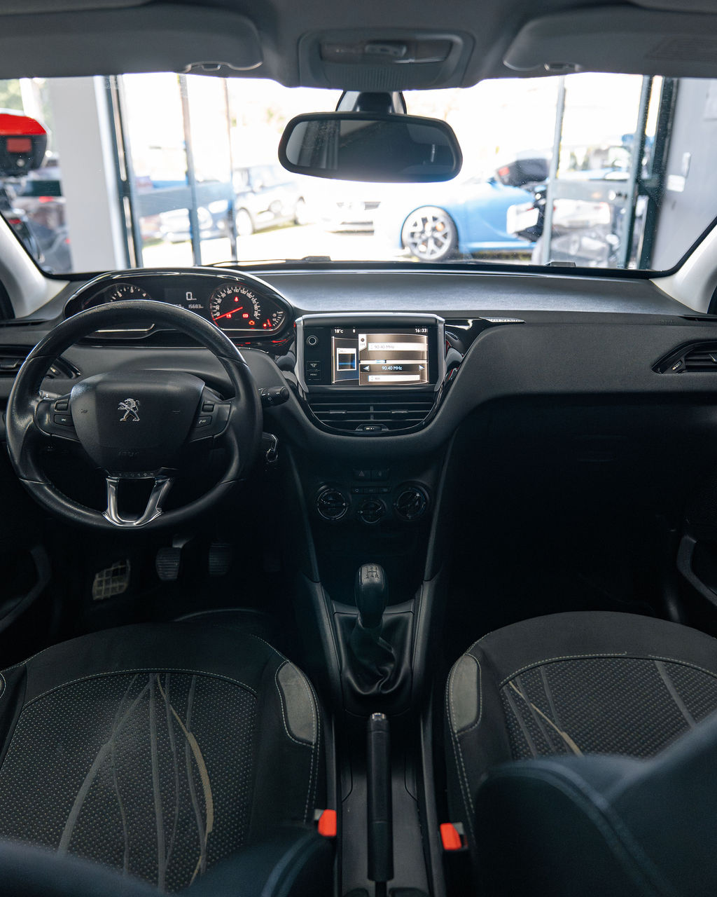 PEUGEOT 208 - Thumbnail 6
