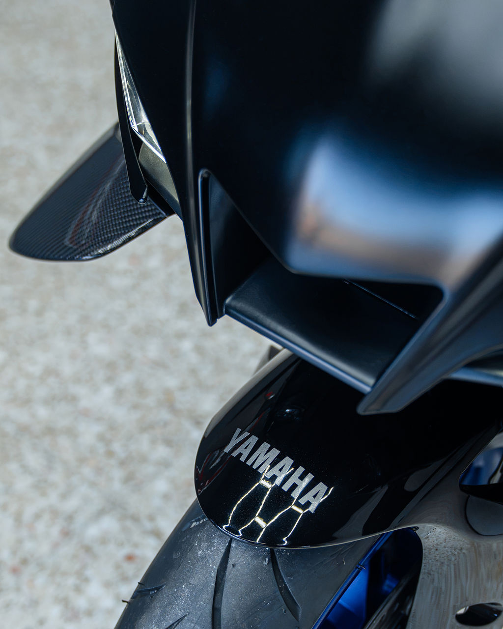 YAMAHA R1  - Thumbnail 5