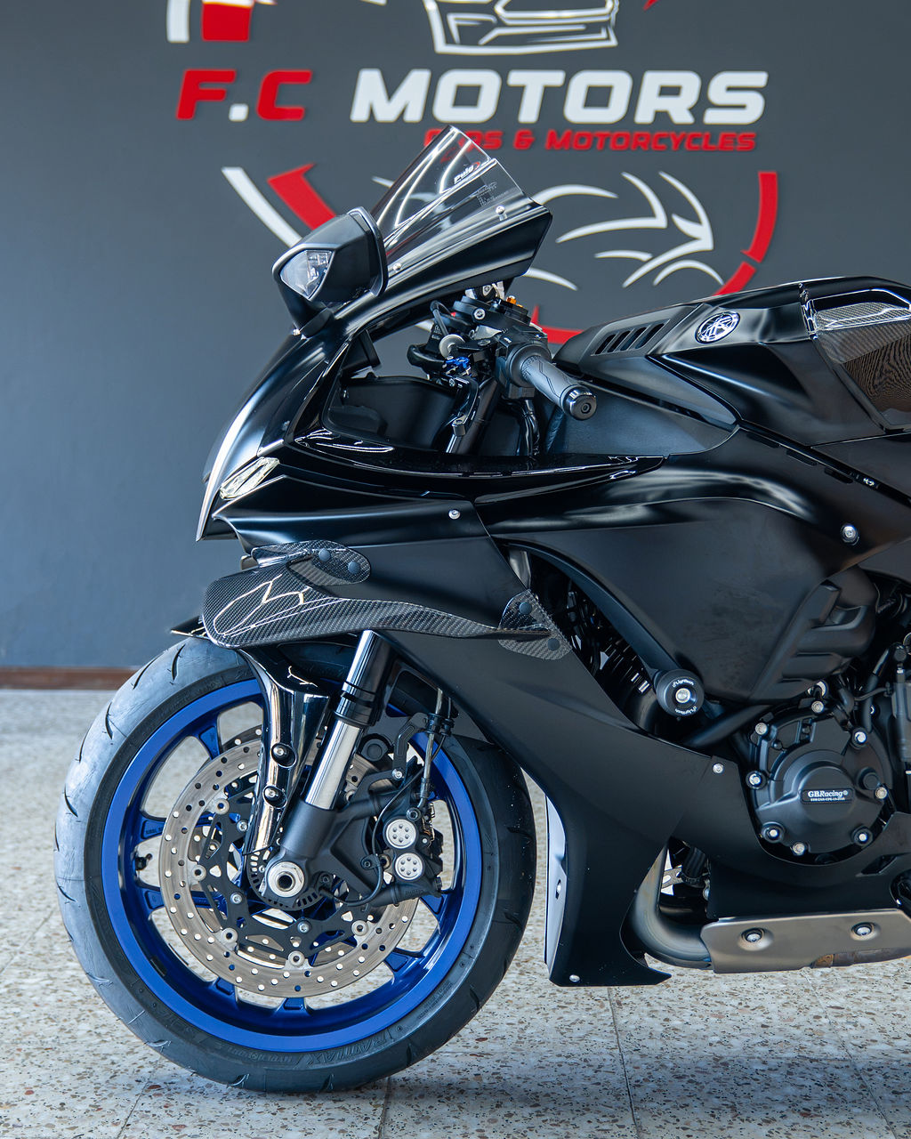 YAMAHA R1  - Thumbnail 4
