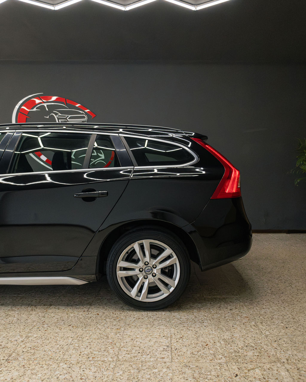 Volvo V60 - Thumbnail 5