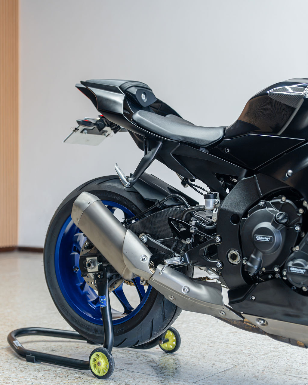 YAMAHA R1  - Thumbnail 12