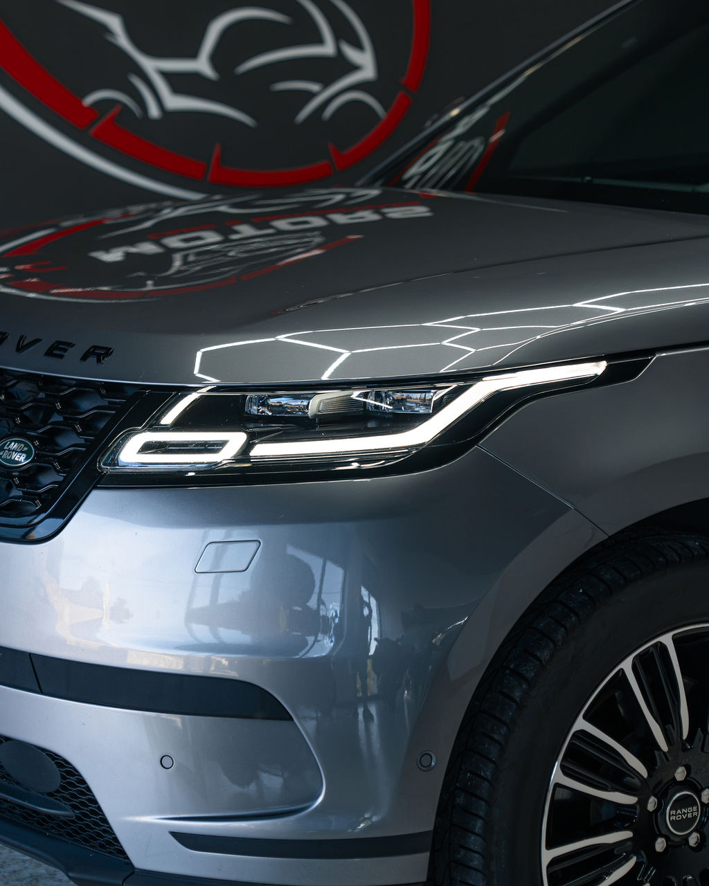 Range Rover Velar - Thumbnail 3