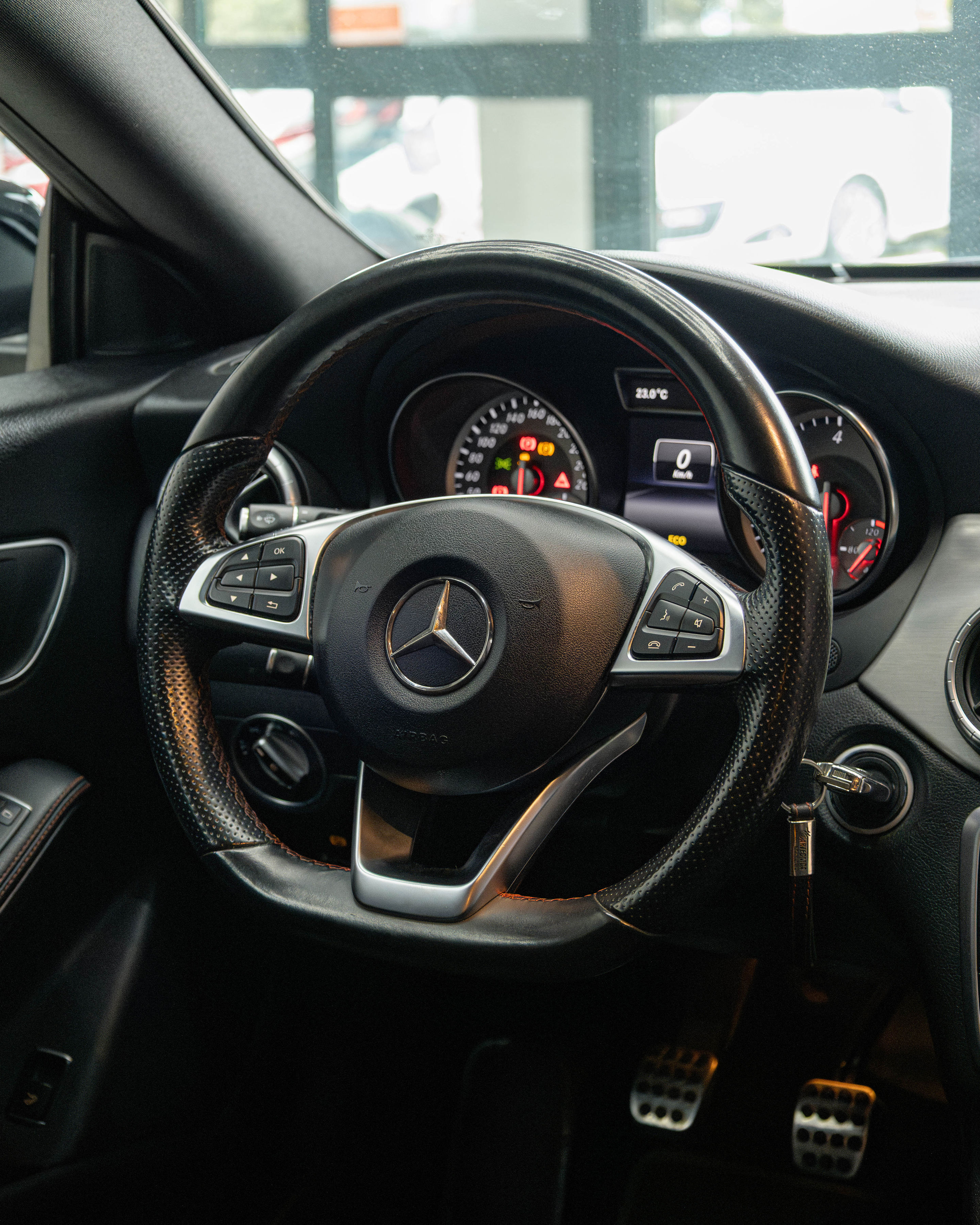MERCEDES CLA 200D AMG - Thumbnail 8