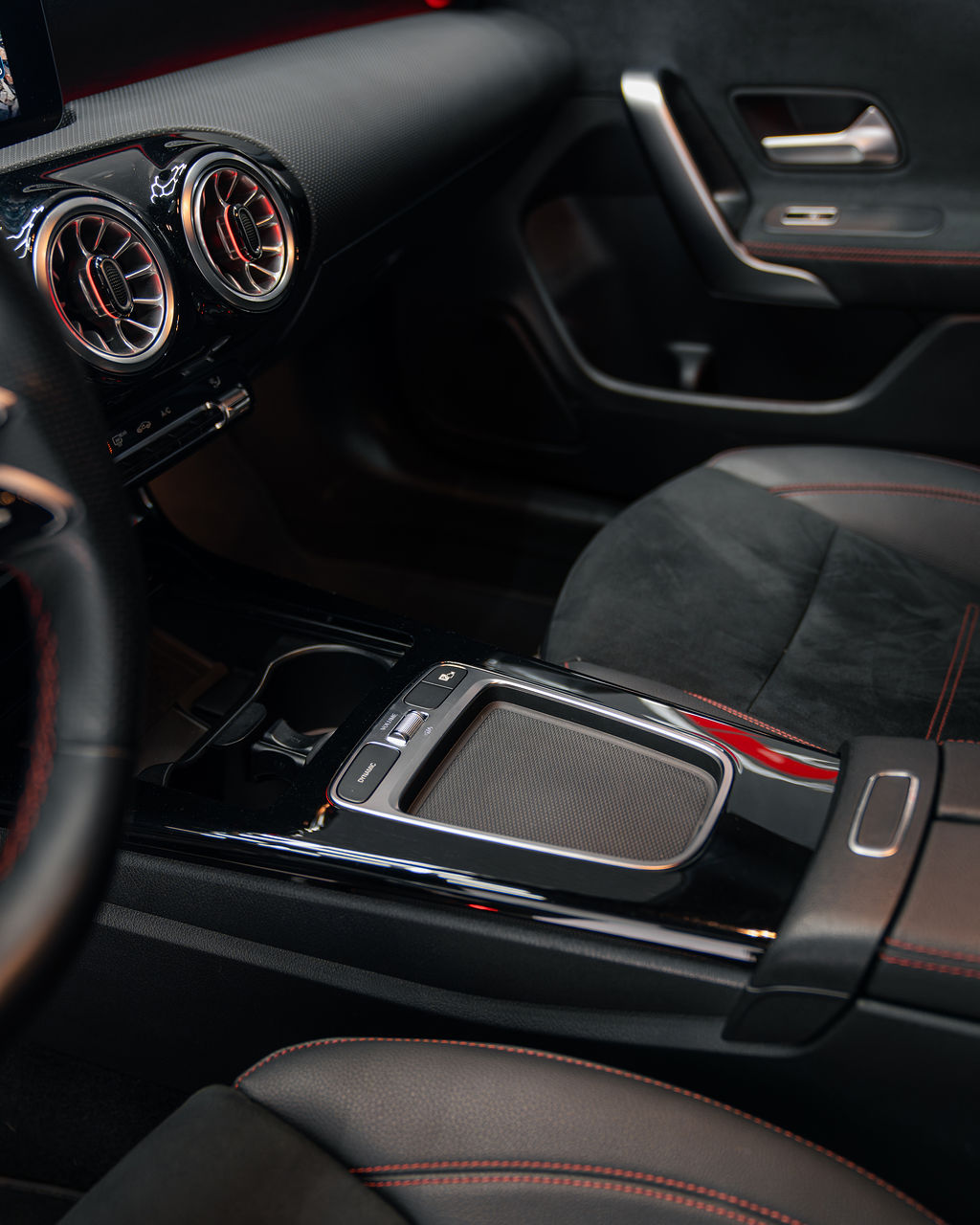 MERCEDES CLA 180D AMG COUPE - Thumbnail 5