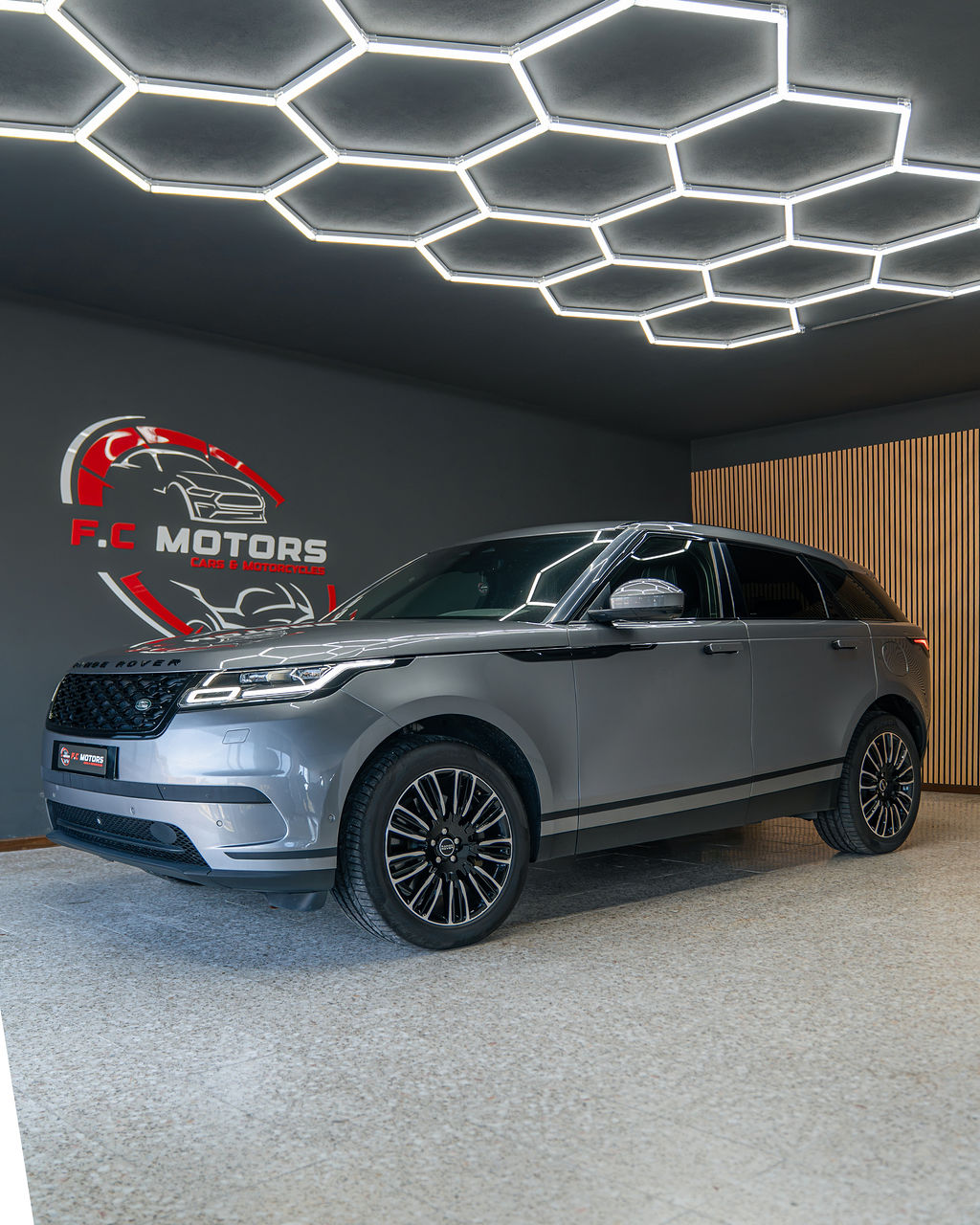 Range Rover Velar - Thumbnail 2