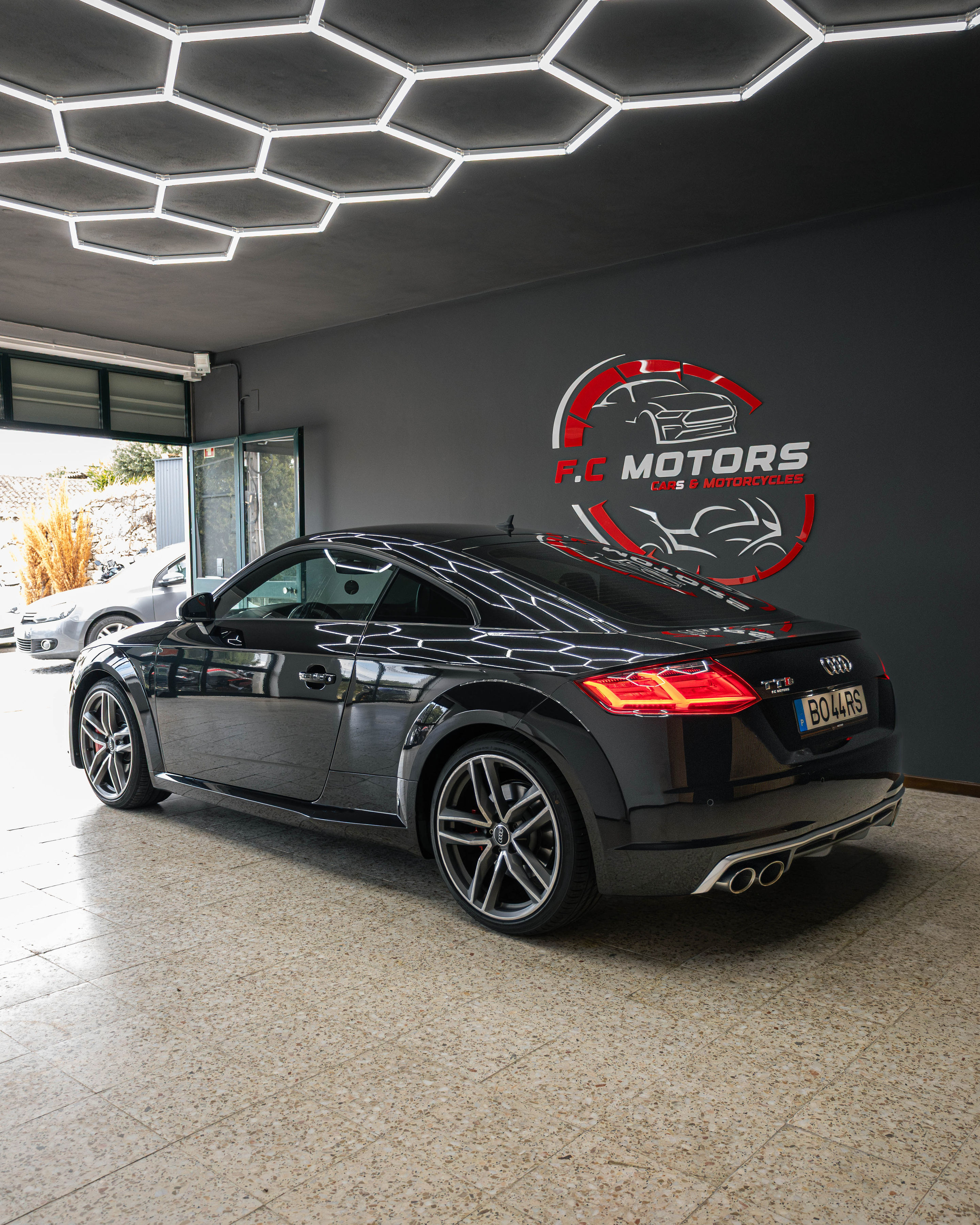 Audi TTS - Thumbnail 2