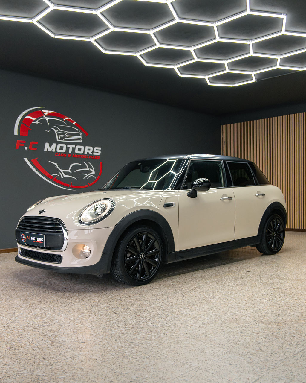 Mini Hatch  D - Thumbnail 3