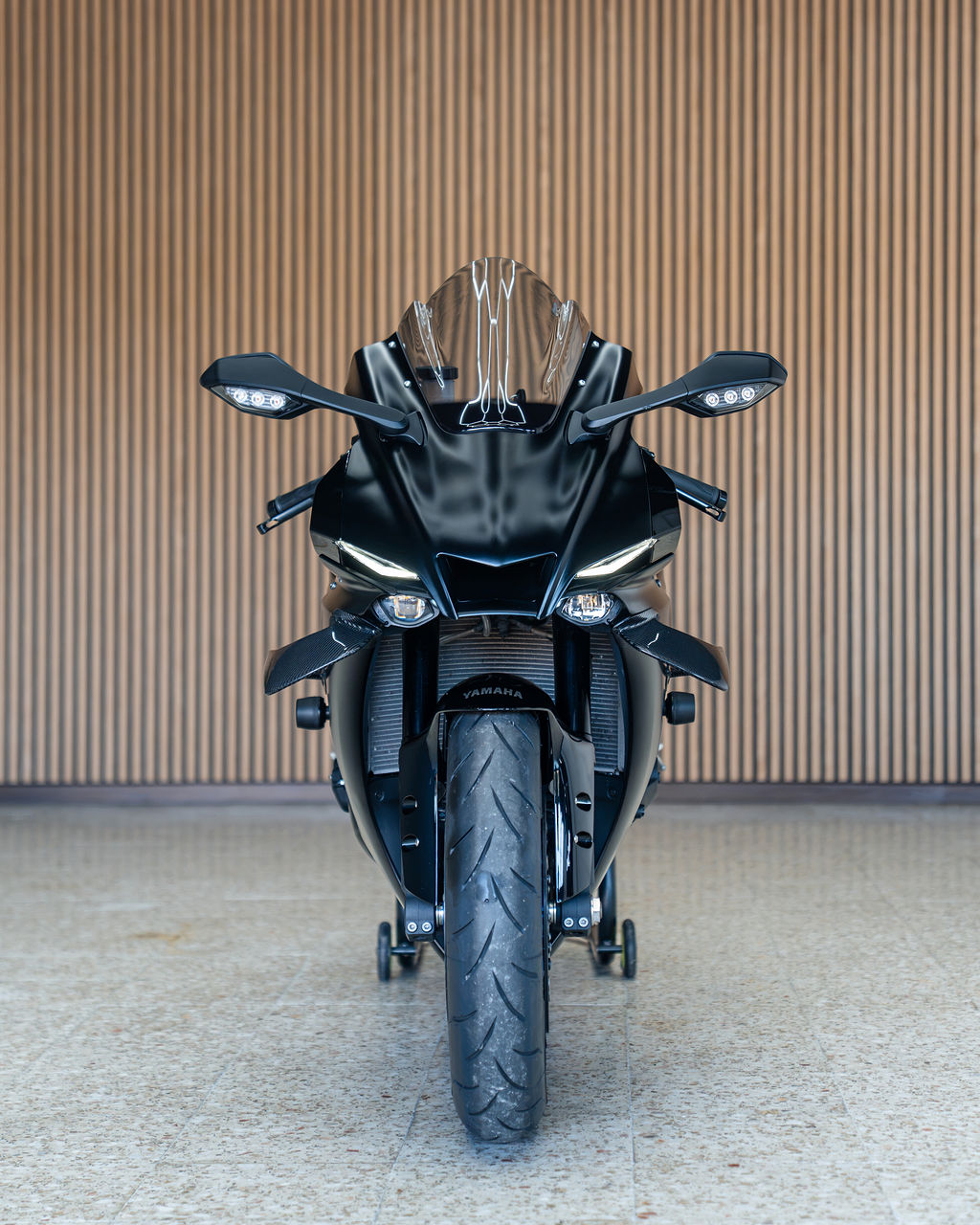 YAMAHA R1 