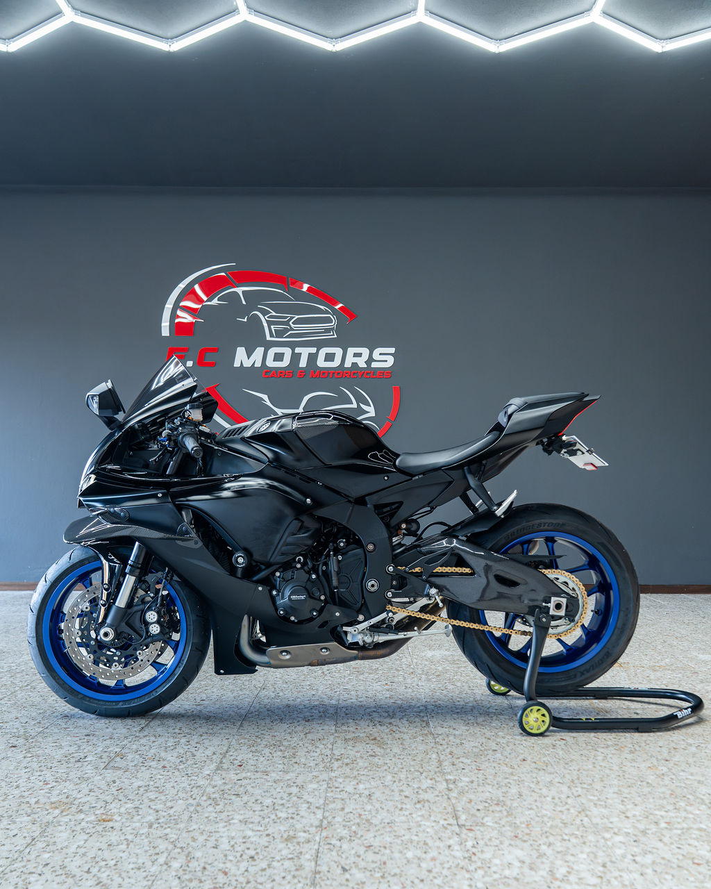 YAMAHA R1  - Thumbnail 9