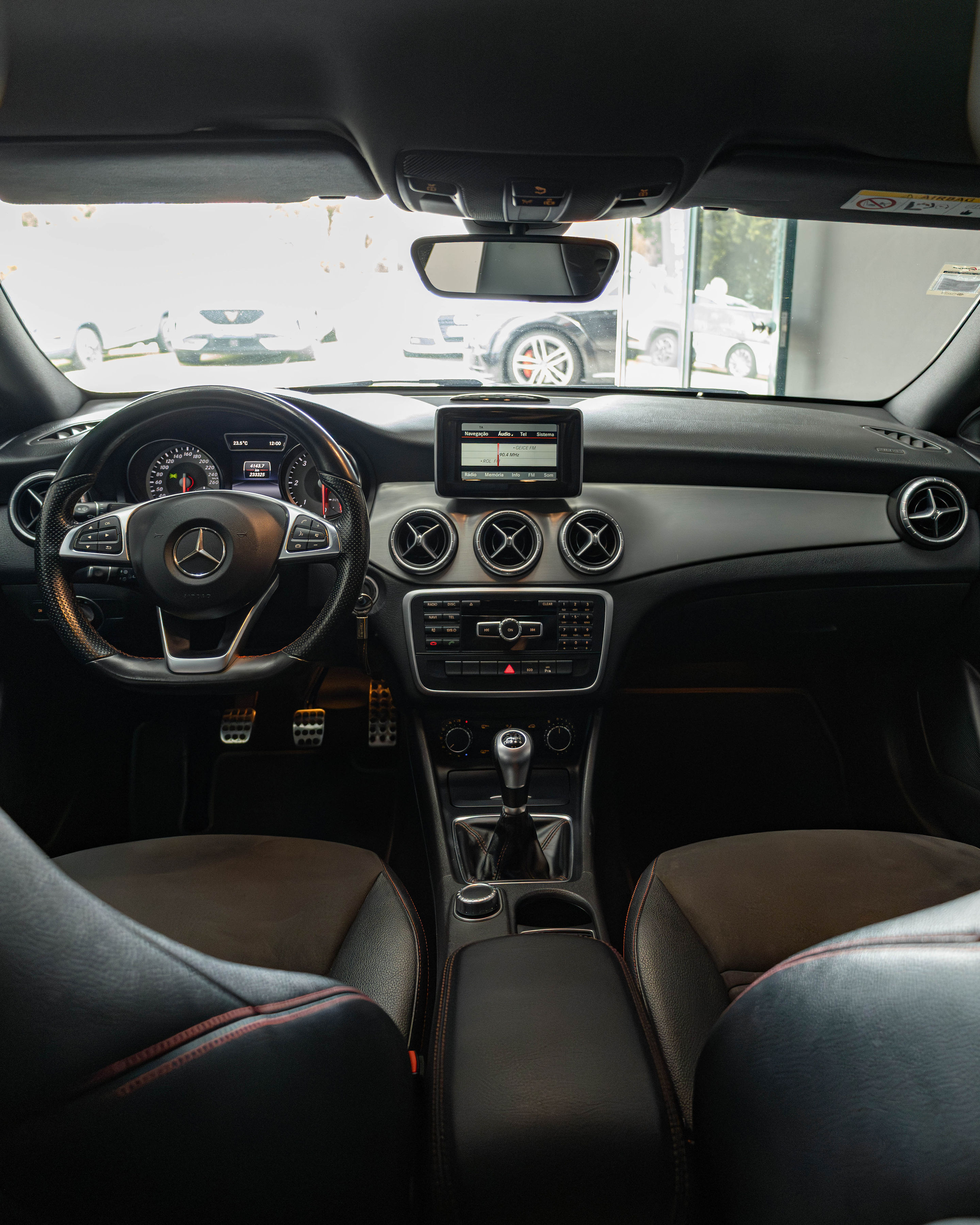 MERCEDES CLA 200D AMG - Thumbnail 12