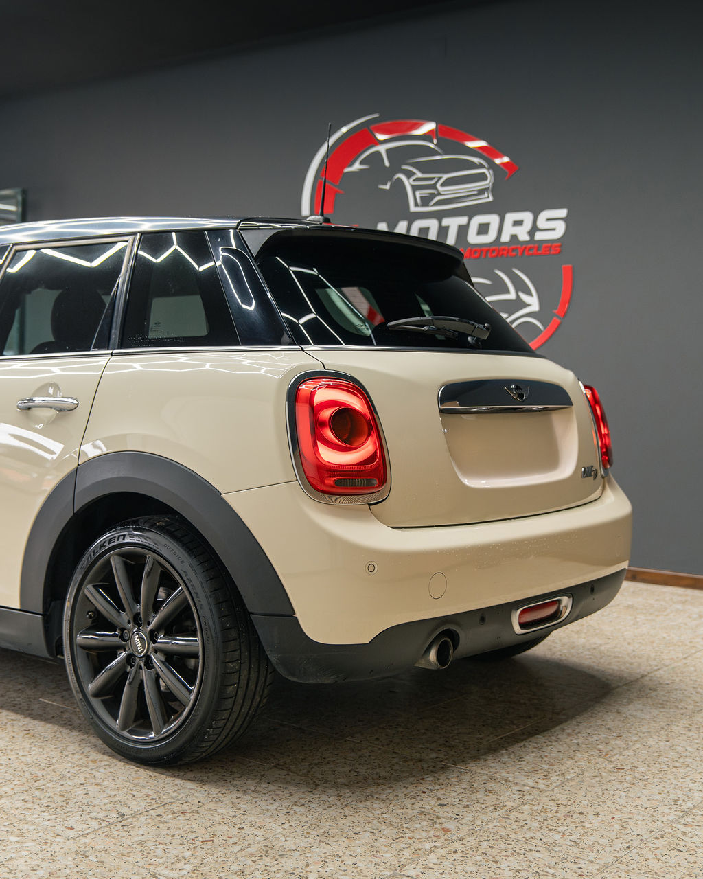 Mini Hatch  D - Thumbnail 6