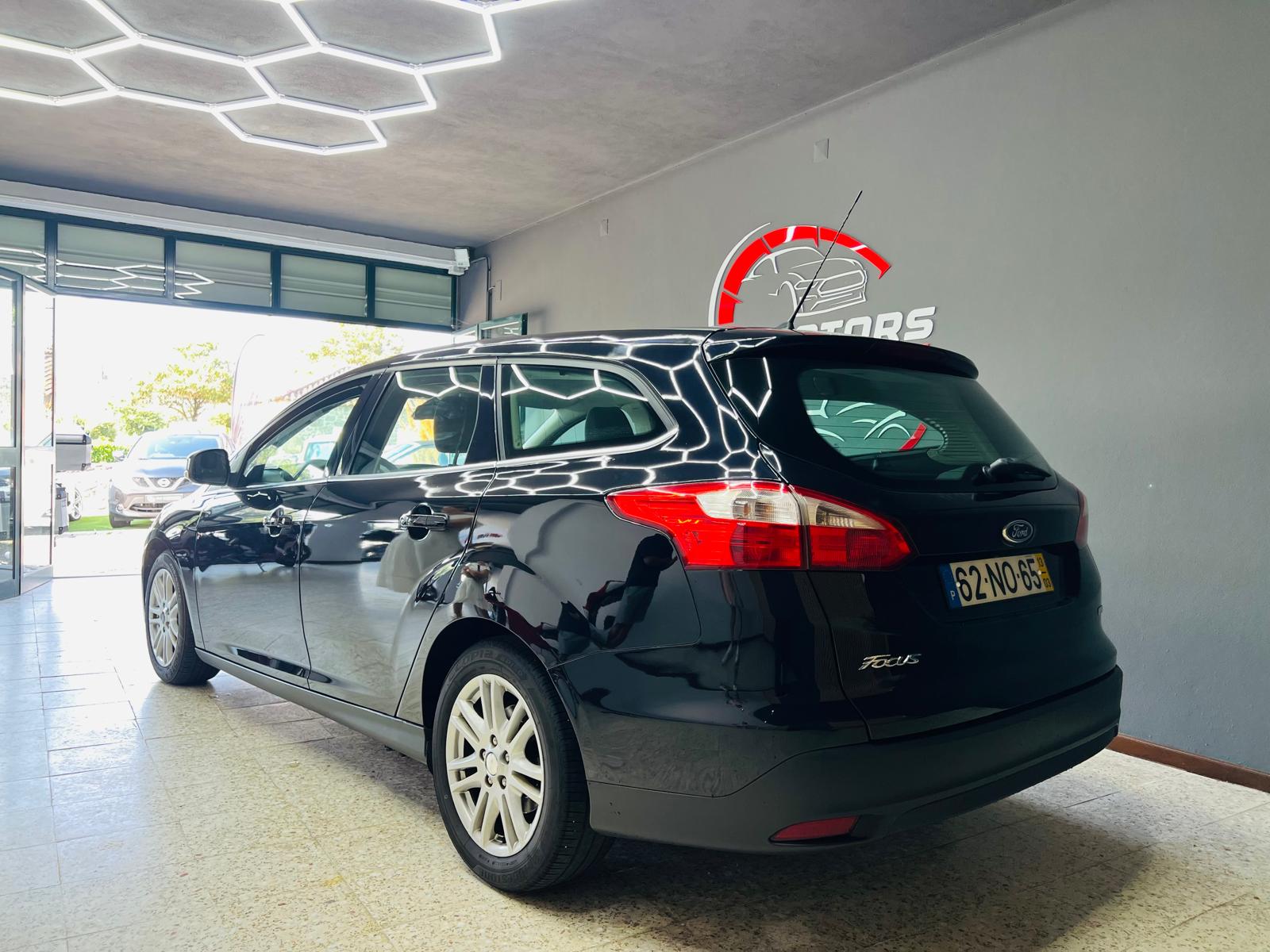 Ford Focus  - Ford Focus  - Thumbnail 4