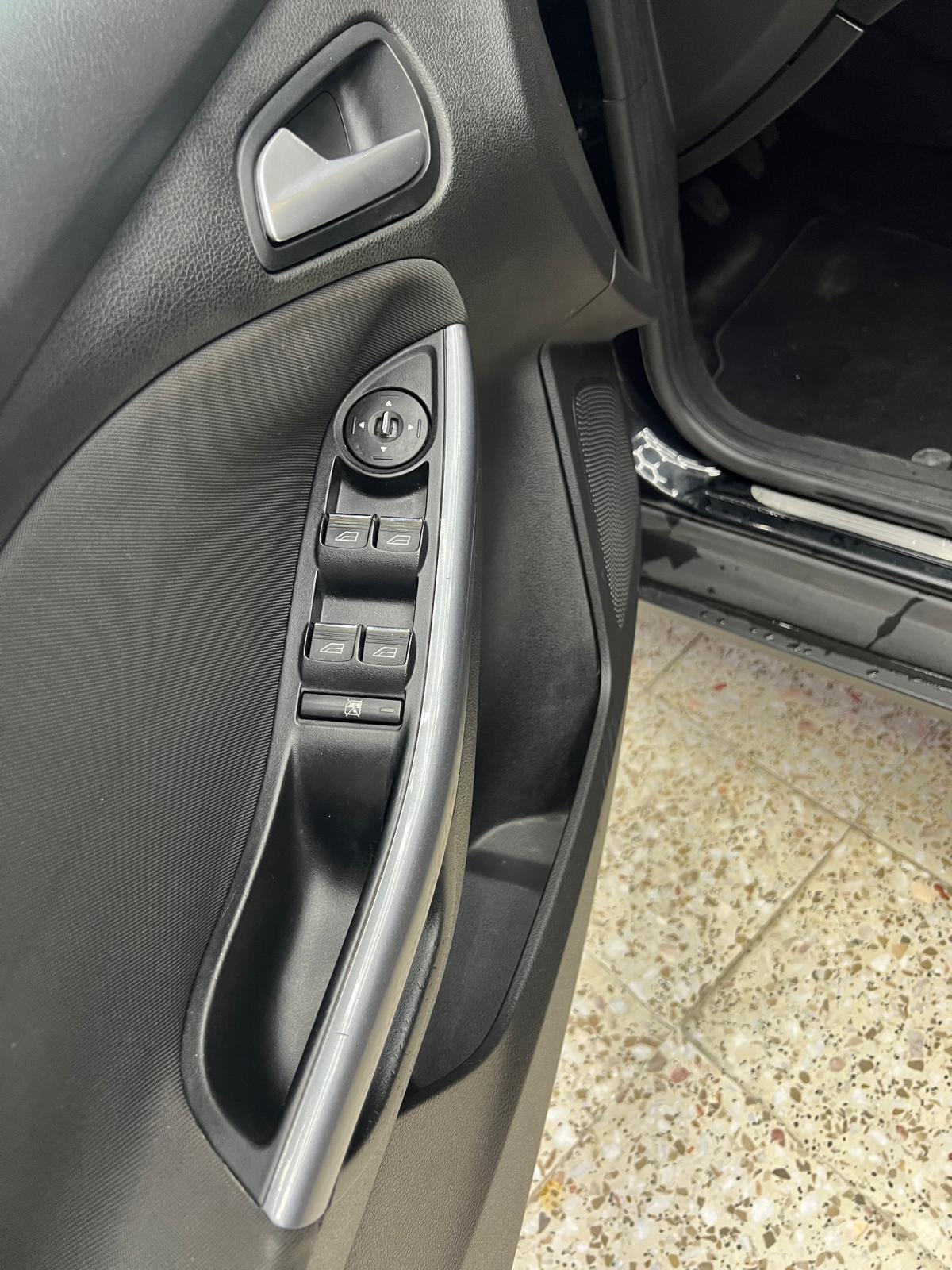 Ford Focus  - Ford Focus  - Thumbnail 8