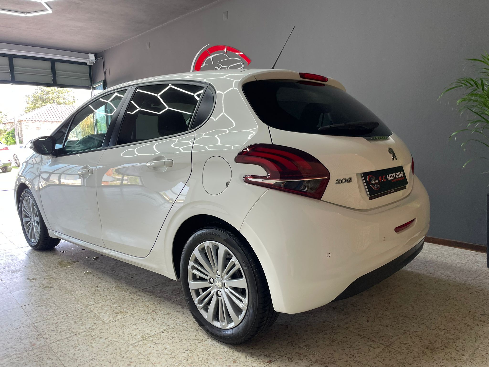 Peugeot 208 - PEUGEOT 208 - Thumbnail 3